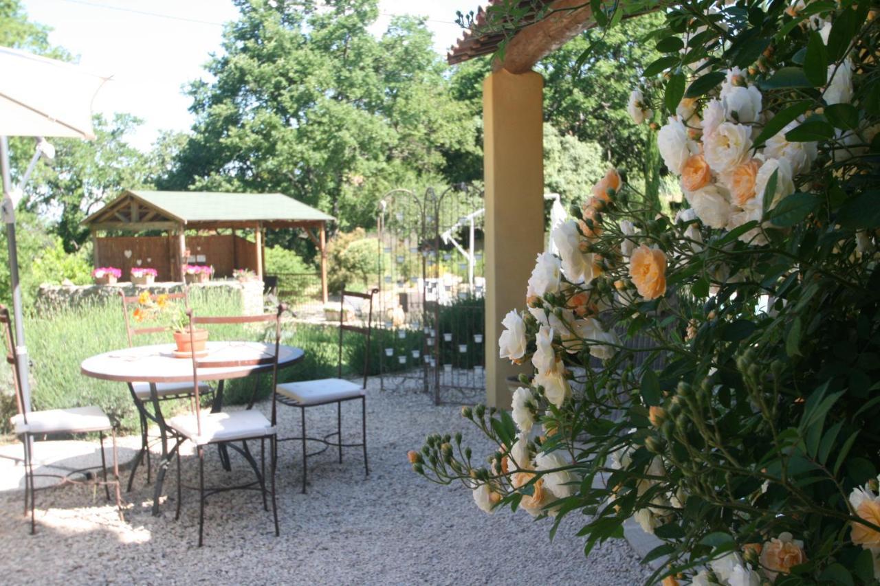 ヴナスク Le Mas Des Pierres Blanches Bed & Breakfast エクステリア 写真